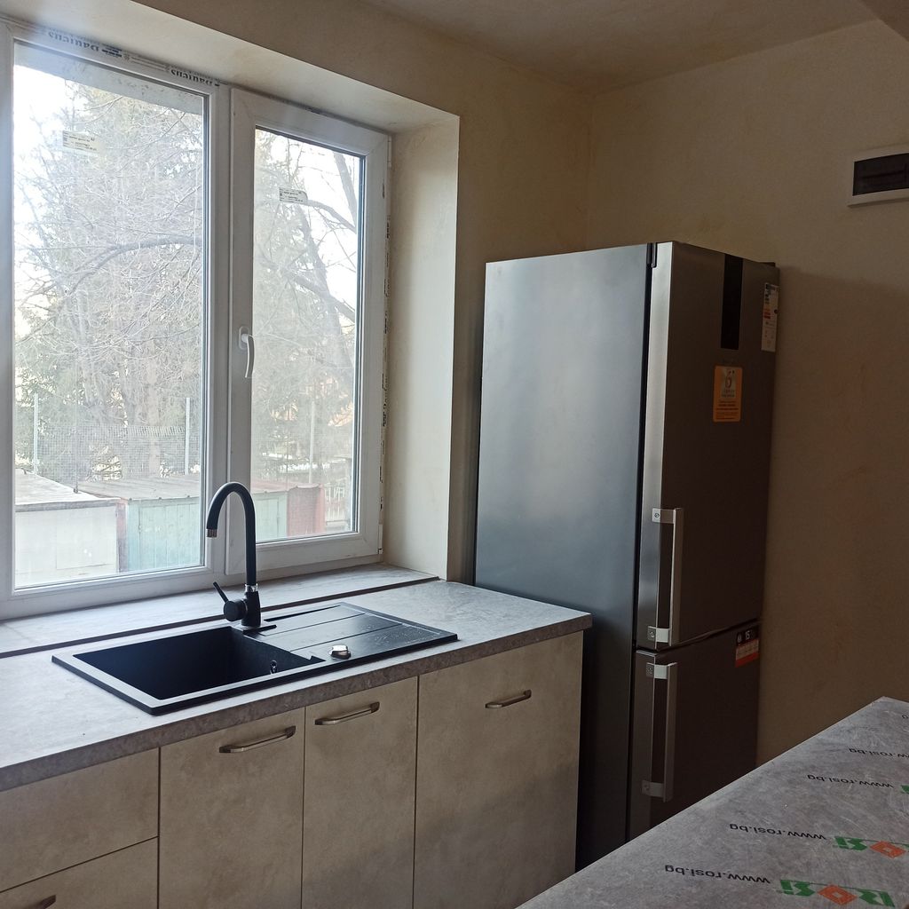 Дава се под наем Тристаен апартамент в Казанлък - 80 кв.м за 178.5 € - Снимка #1