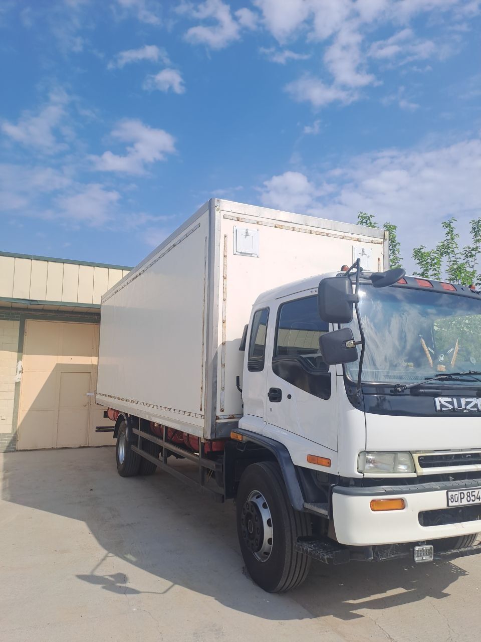 Katta ISUZU Sotiladi