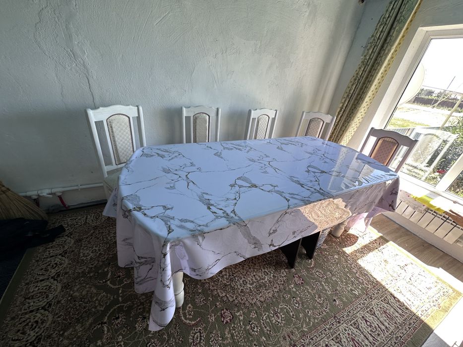 Продам кухонный стол со стульями