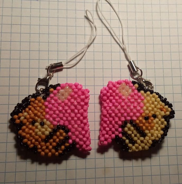 Парные брелки из бисера