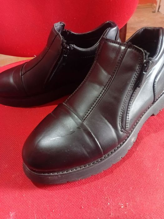 Зимняя обувь мужская раз 42.новай.утеплённый внутри мех искусственный.