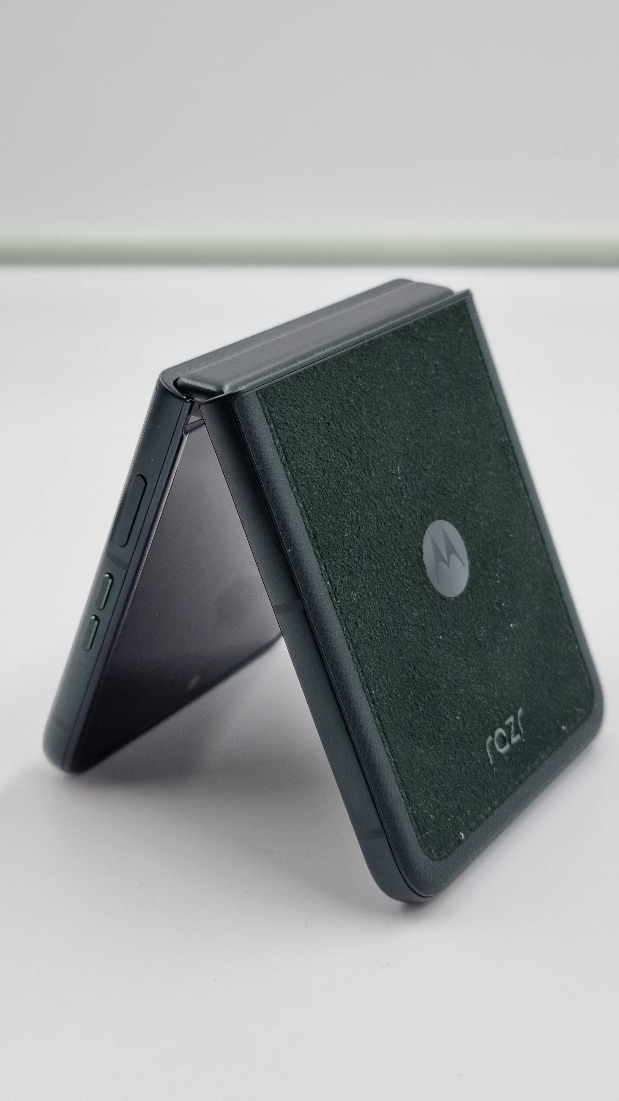 Motorola RAZR 60 Ultra [Amanet Club Caro]