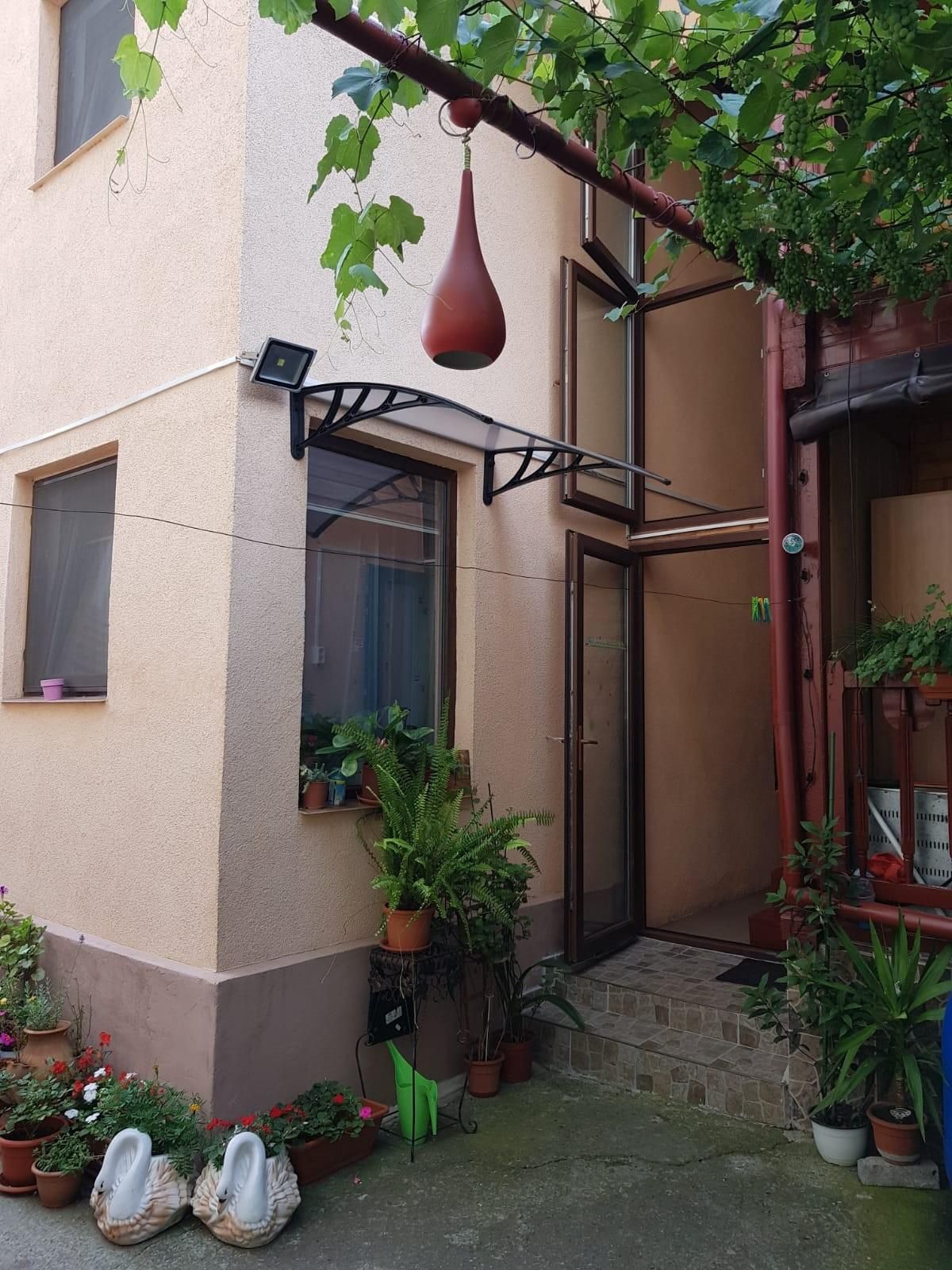 Vindem 2 corpuri de casa in Eforie Nord