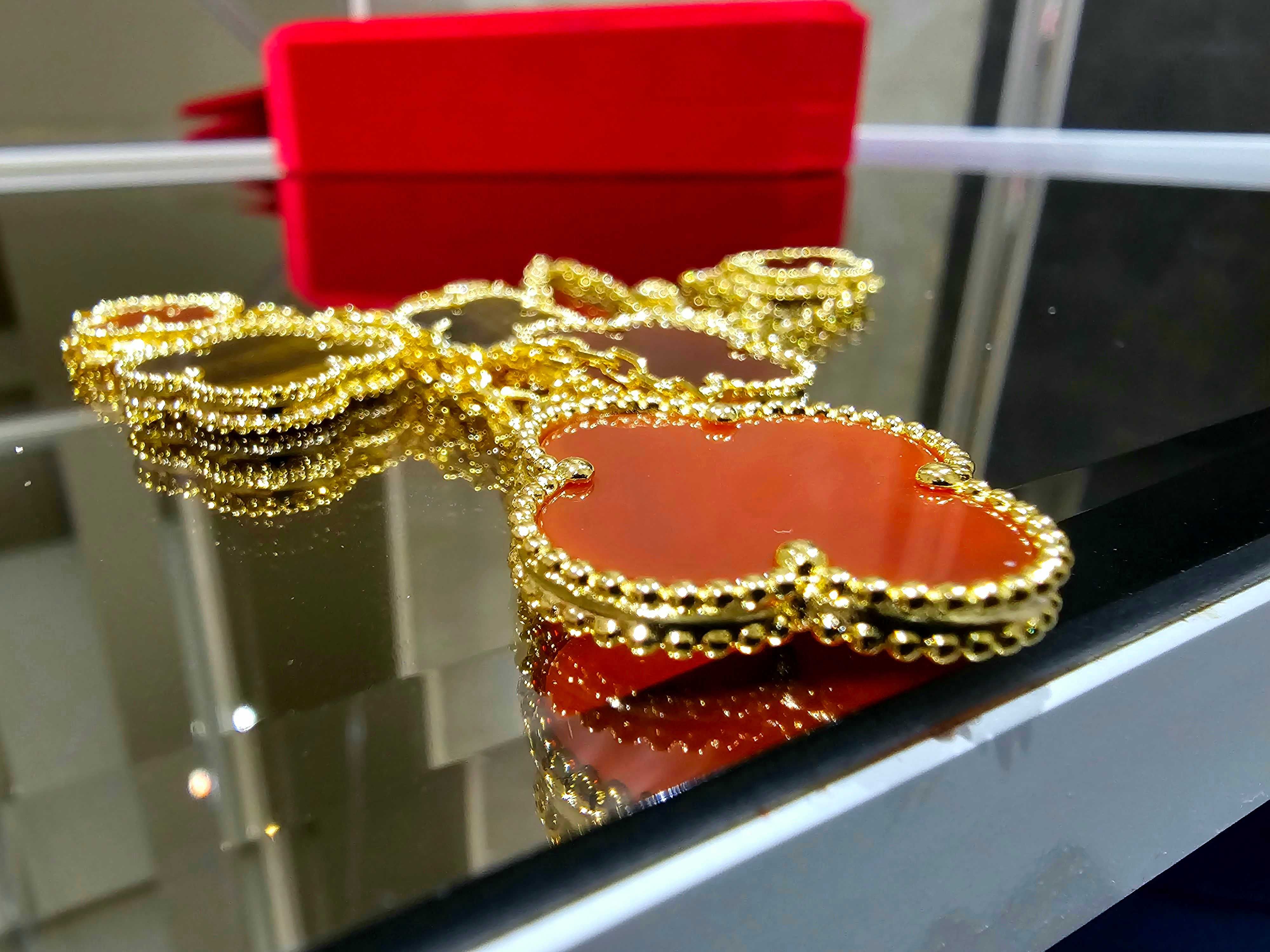 Van Cleef & Arpels VCA Gold Magic Red Tiger Eye Alhambra Дамско Колие