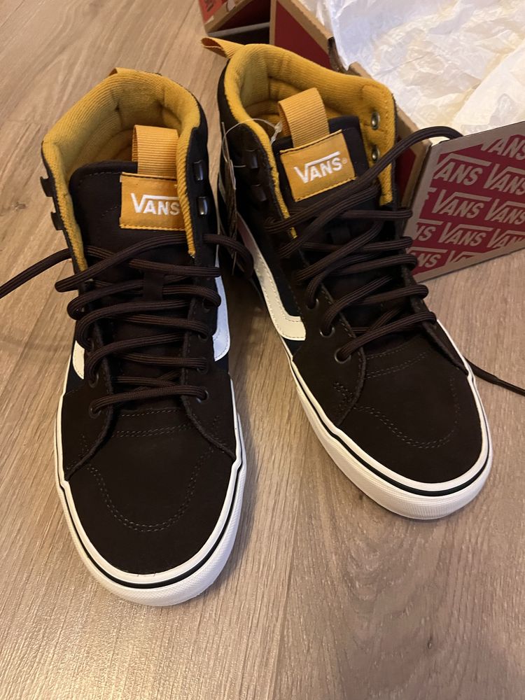 Vans кецове висови, чисто нови!