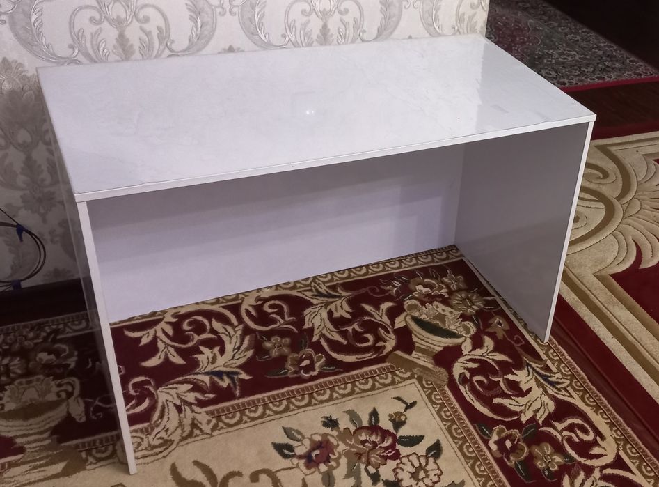 Продаётся письменный стол