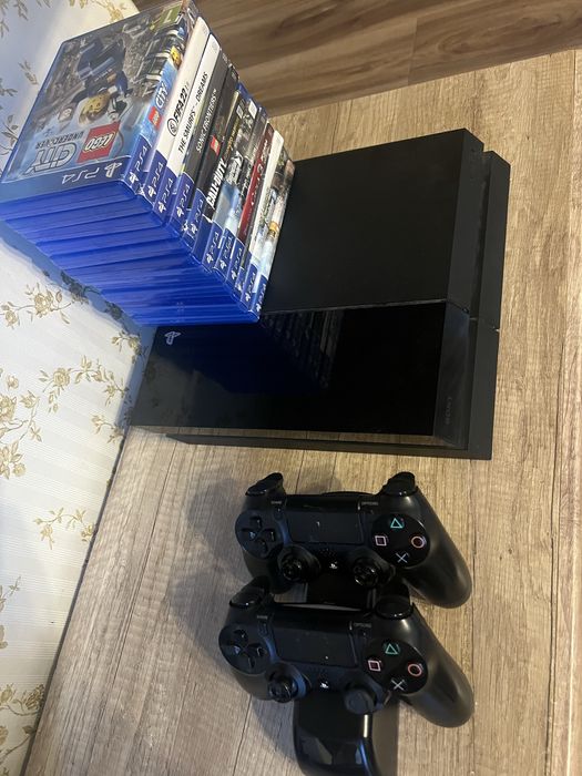 Playstation 4 cu doua manete+ jocuri