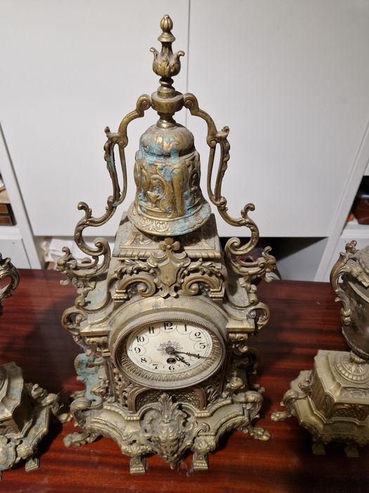 Антикварен каминен часовник с 2 вази - канделабри / Каминен гарнитур