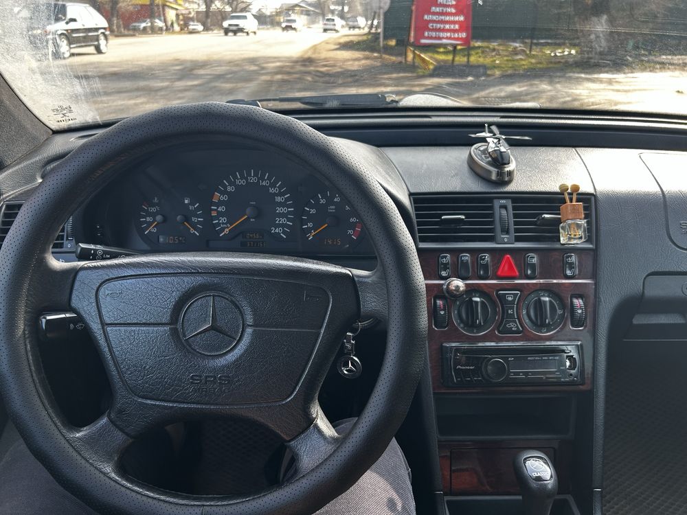 Mercedes Benz C180