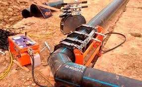 Монтаж пластиковых труб, стыковая сварка ПЭ труб, монтаж геомембрана