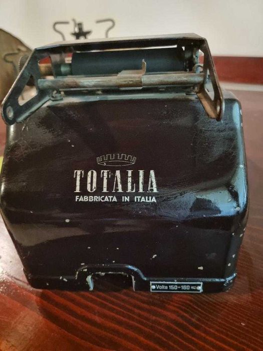 Ретро електромеханична италианска сметачна машина Totalia