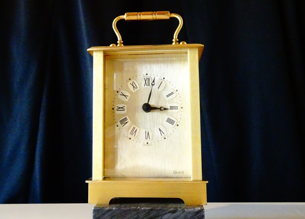 Настолен месингов часовник,Западна Германия.