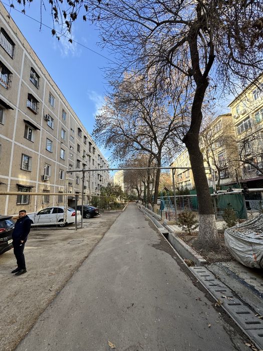 3/1/5 Карасу-1 , 78 м.кв,,90.000 $ 1-я линия ! идеально под бизнес!