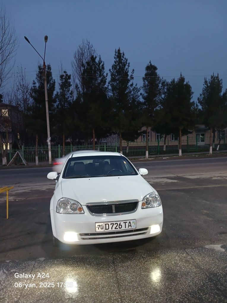 Lasetti 1.8 naxtga sotiladi