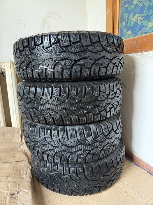Продам комплект зимних шин Р14