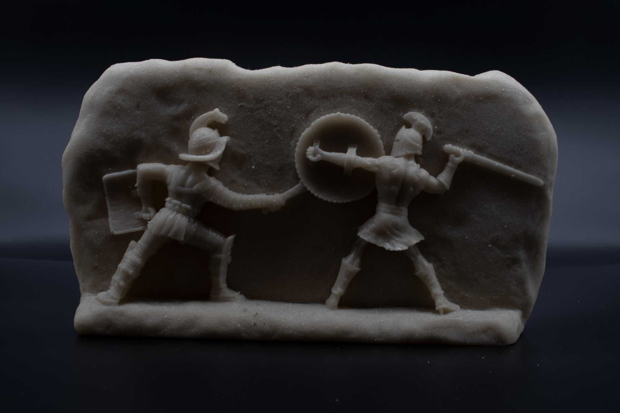 Ръчно изработена мраморна скулптура на 2 гладиатора в битка