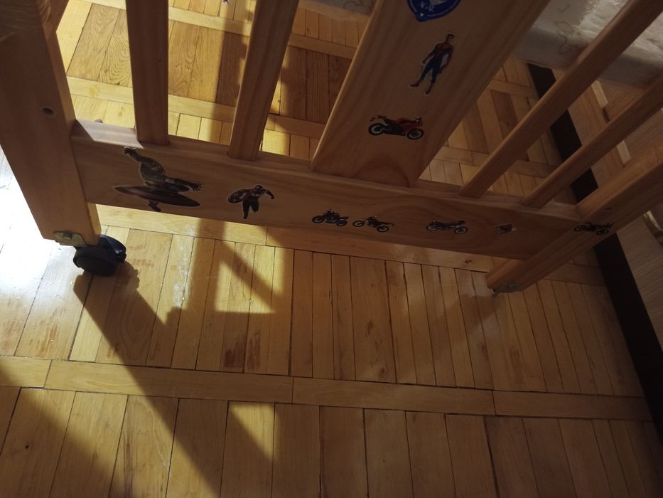 Продам детскую кроватку с матрасом