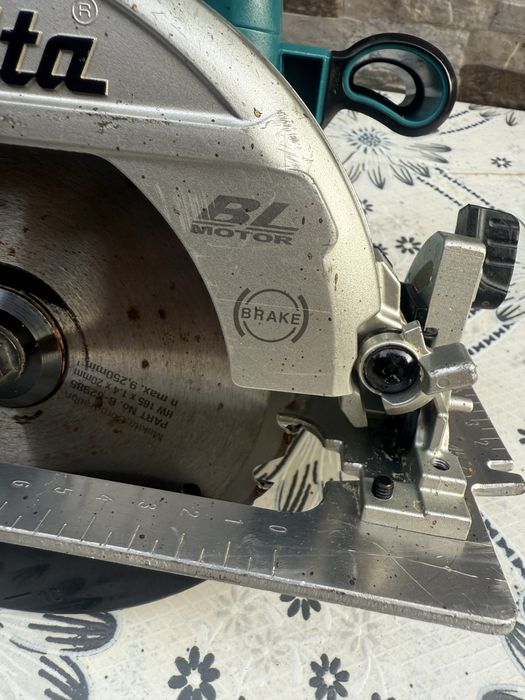 Акумулаторен ръчен циркуляр Makita