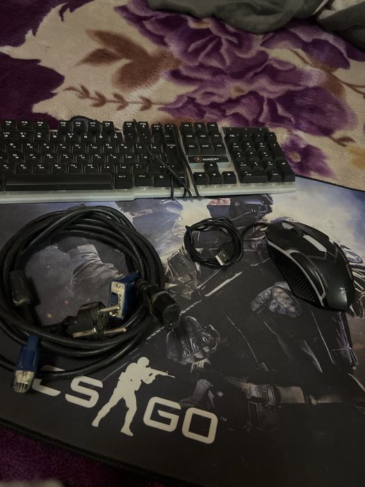 Продается монитор,клавиатура ,мышка и коврик для мыши СРОЧНООООО!!!