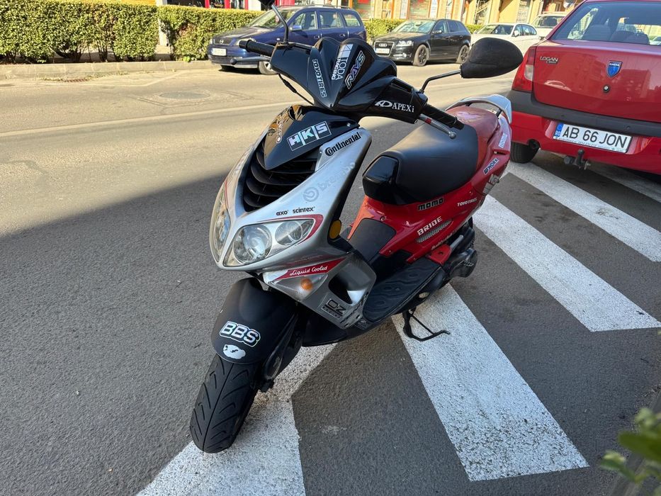 Vând scuter peugeot