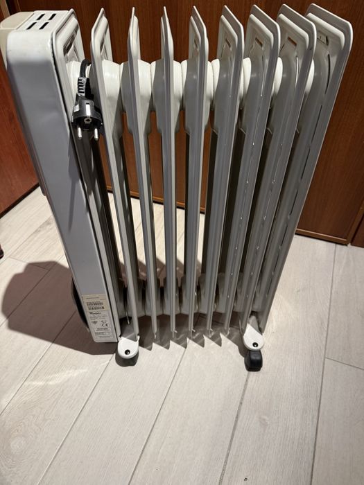 Маслен радиатор Whirpool 2000W