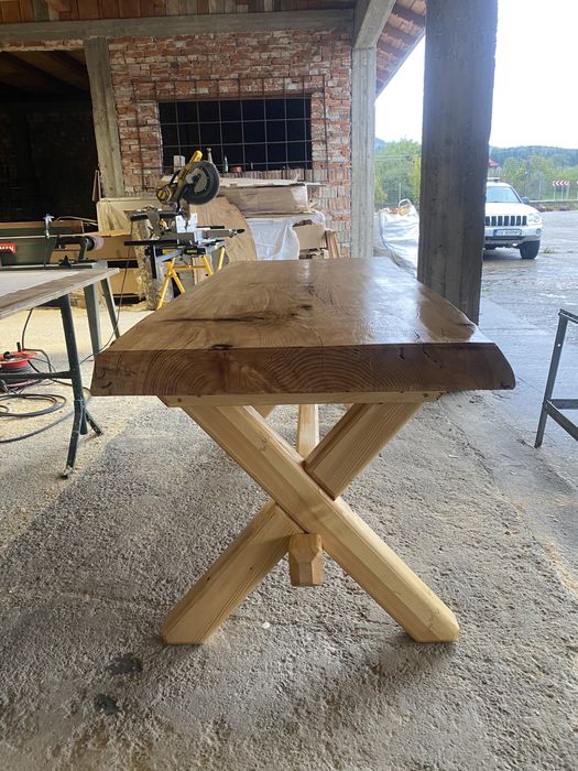 Masa din lemn masiv de brad