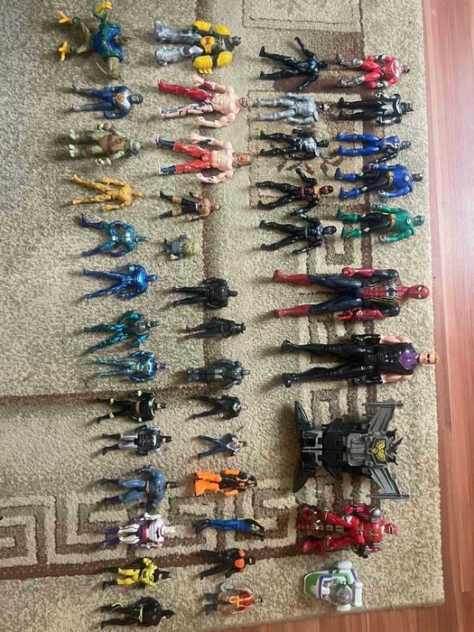 Лот Ретро Екшън Фигури MARVEL & DC COMICS от всякакъв размер