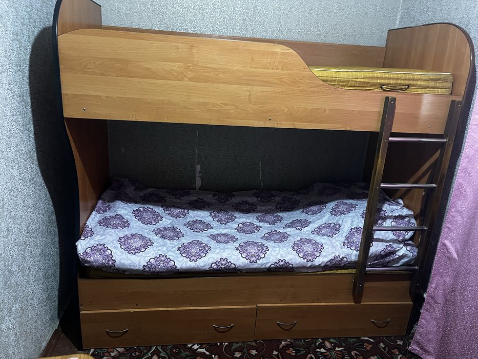 Продам подростковую двухъярусную кровать