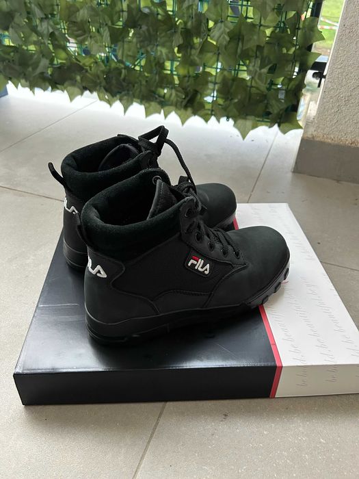 Vand ghete Fila in stare buna