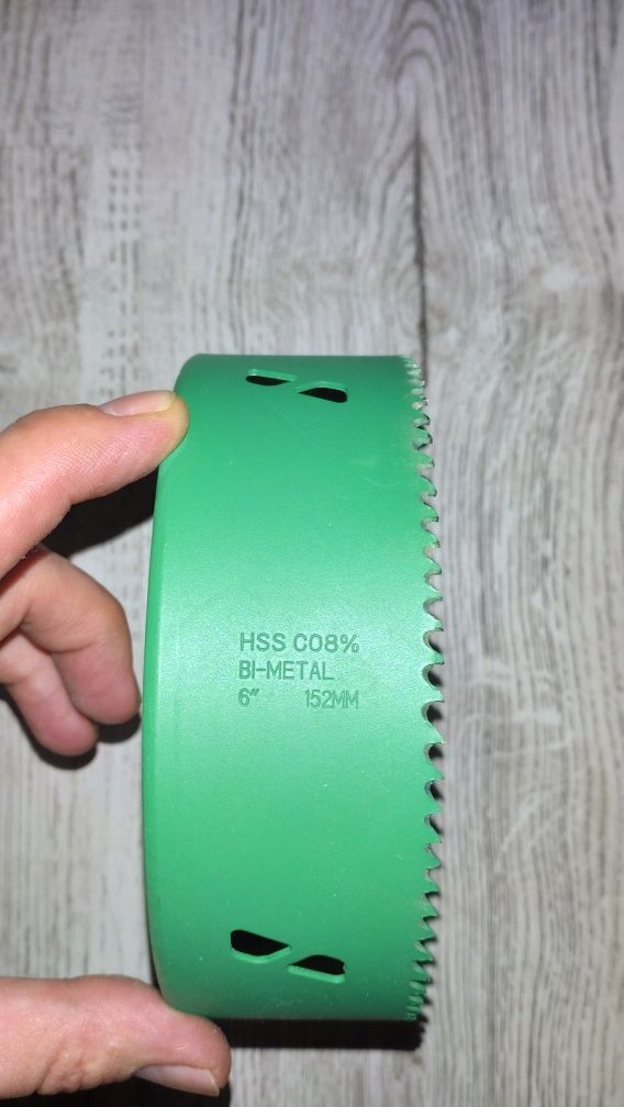 carotă bimetalică HiKOKI, cu un diametru de 152 mm