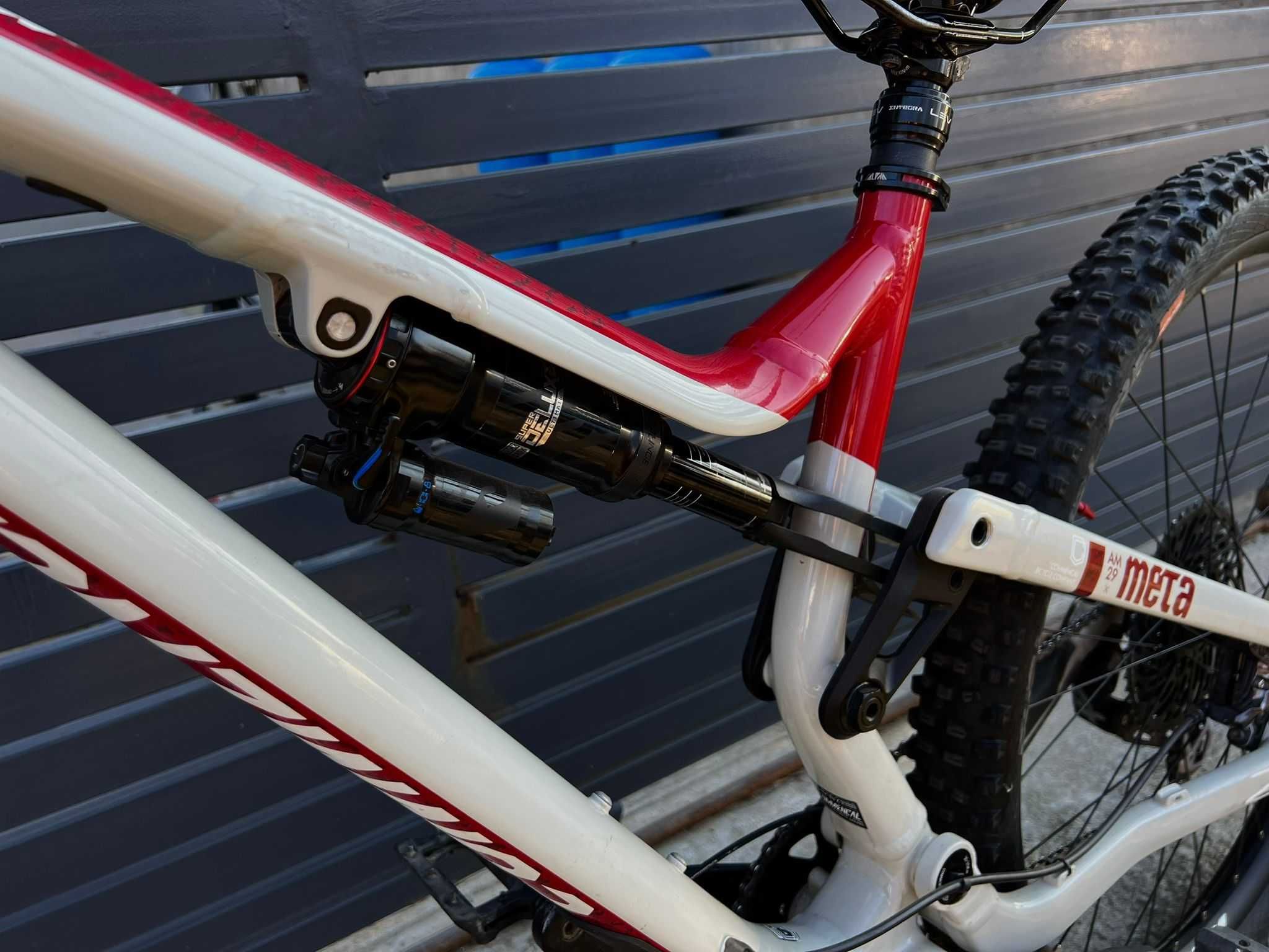 Bicicletă Enduro Commencal Meta AM 29 – Stare Excelentă!