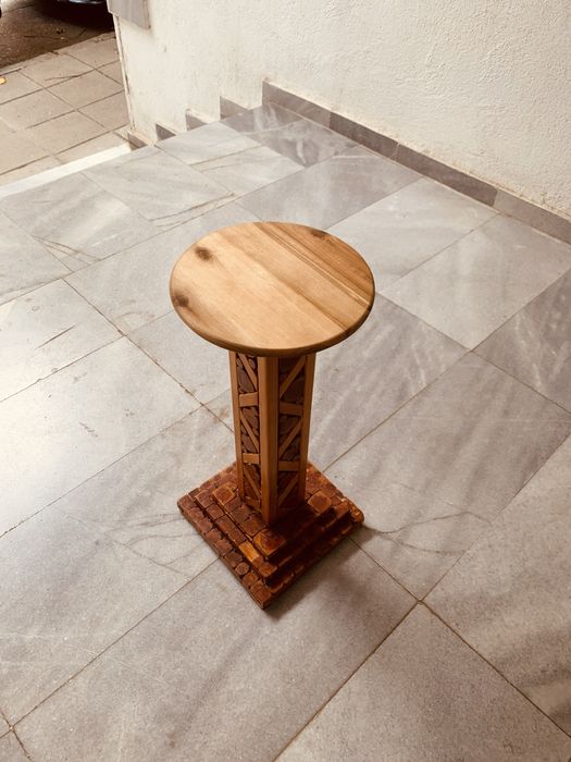 Шведски ретро дървен постамент