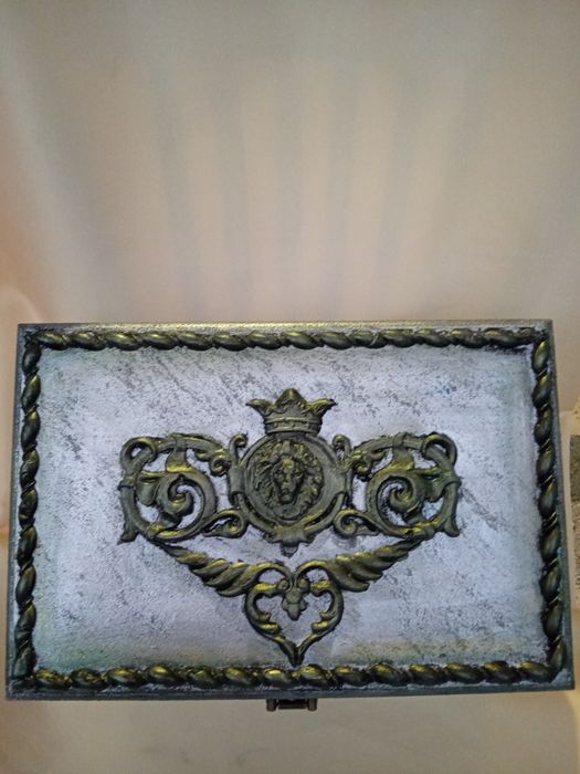 Ръчно декорирана кутия!Подарък за мъж!