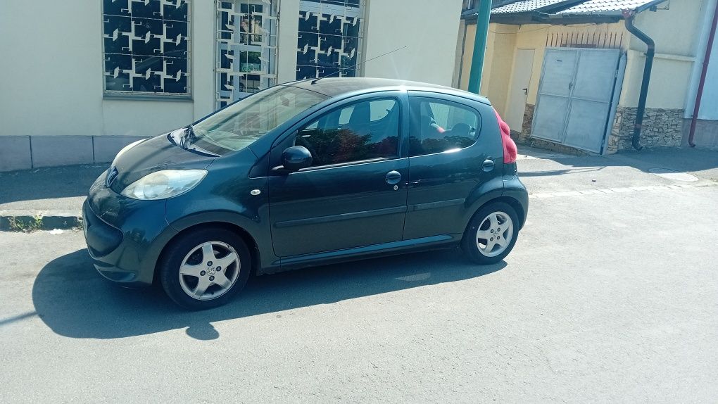 Închiriez auto  benzina+gpl pentru livrari. Glovo