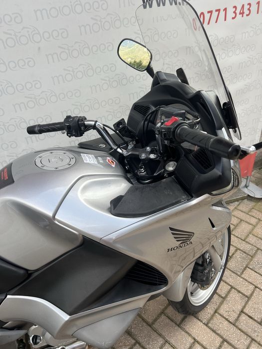 Motoideea HONDA  DEAUVILLE 700 2009 Rate