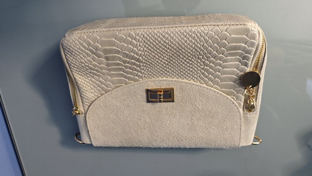 Дамска чанта (цвят бежов)