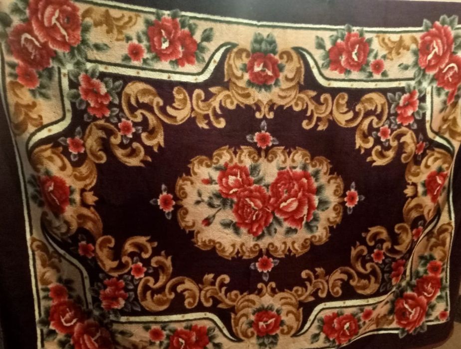 Два плед-одеяла: Взрослое и Детское толстые, тёплые в отличном состоян