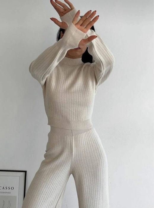 Дамски комплект от плетиво