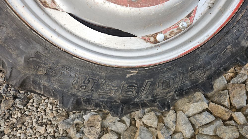 Anvelope tractor, cauciucuri agricole tehnologice Taurus 270/95 r32