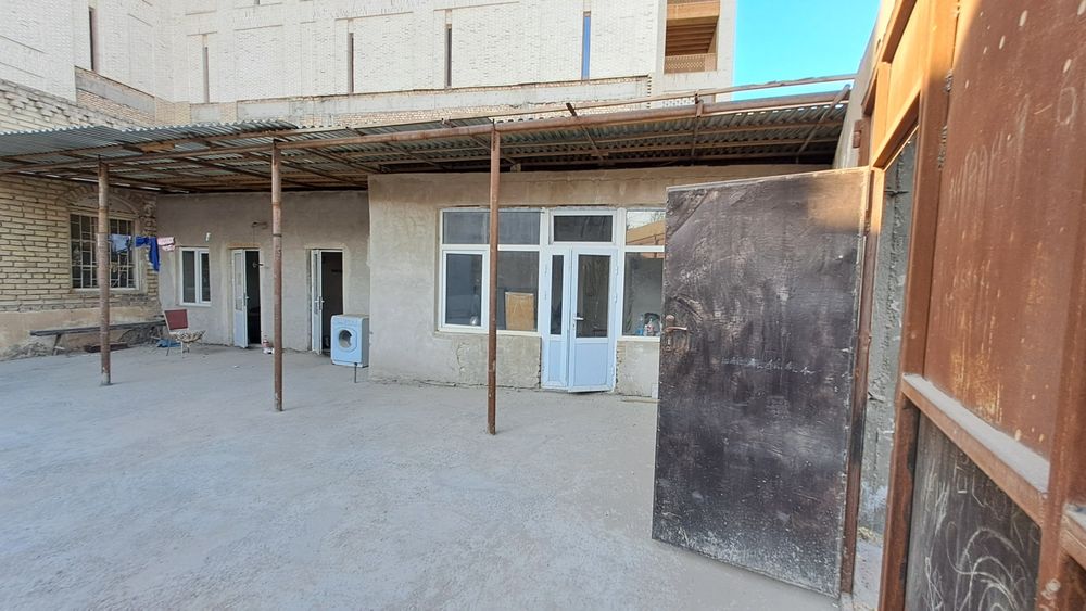 Bino sotiladi  shaxar markazida.Бино сотилади шахар марказида.