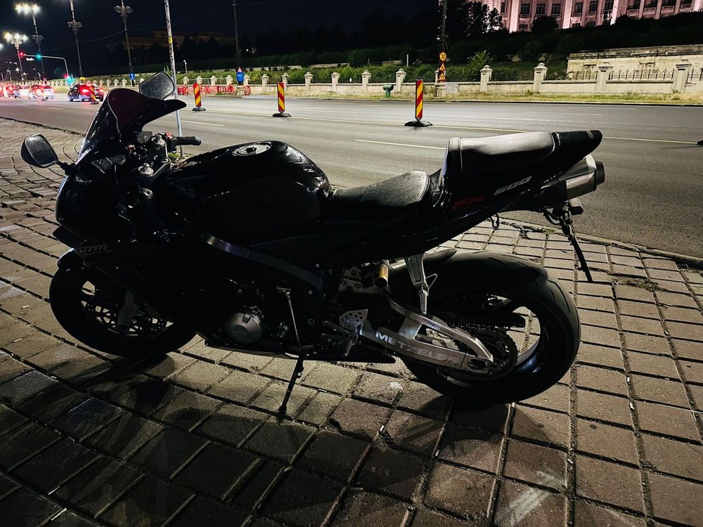 Vand honda cbr 600 rr 2004