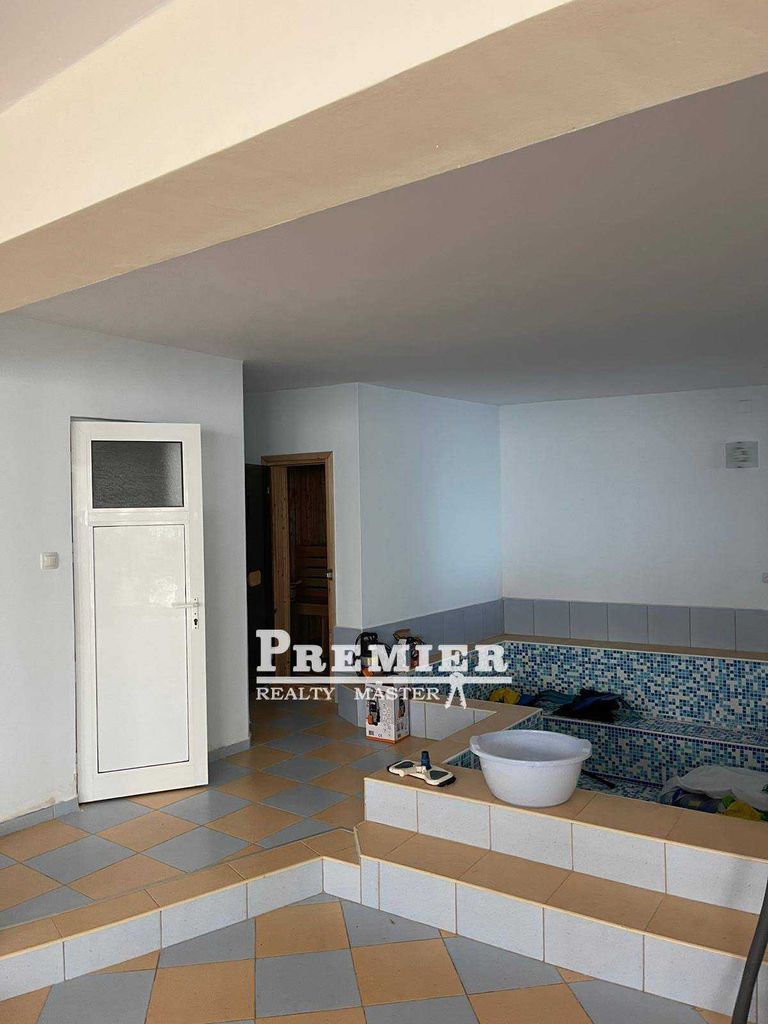 Продава се Къща в с. Лъка, Област Бургас - 550 кв.м за 764 €/кв.м - Снимка #4