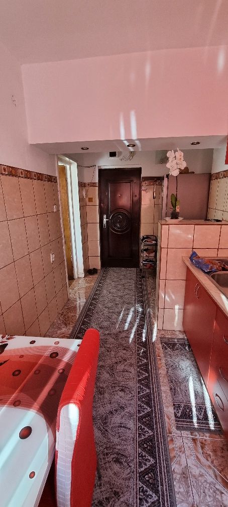 Vând apartament ultracentral mobilat complet,,