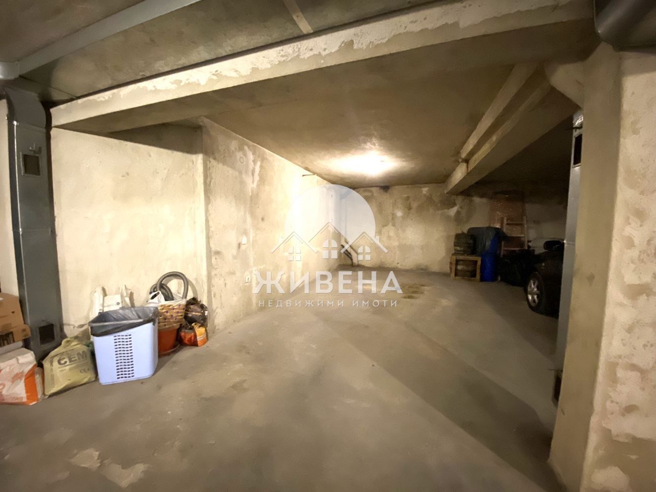 Гараж в подземен паркинг, под наем, в района на Операта, площ 20 кв.м