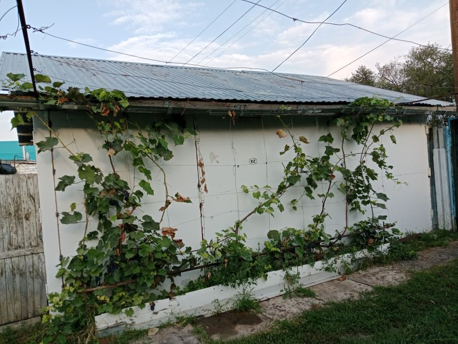 Продаётся землянкас  пристройкой вода в доме,газовый катёл плюс печь