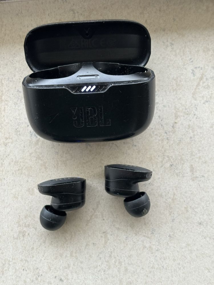 JBL слушалки