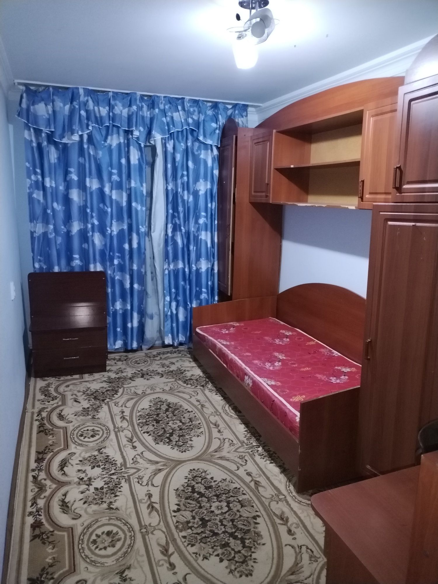 Sagdiyana 1etaj 3 xona bez agenstva