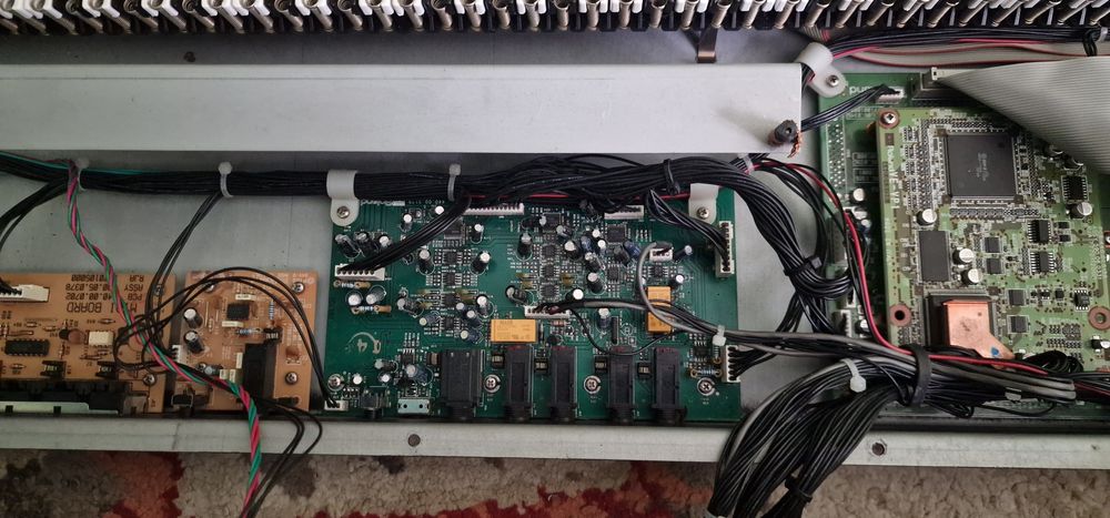 Carcasa,display,butoane,placa de baza,placi de control Roland Va-76