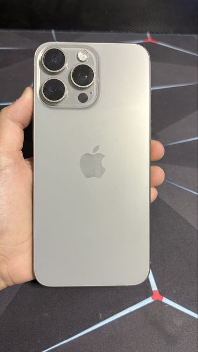 Продавам İphone 15 pro max Natural Titanium