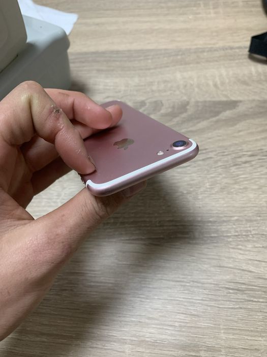 Dezmembrez sau vand iphone 7 roz